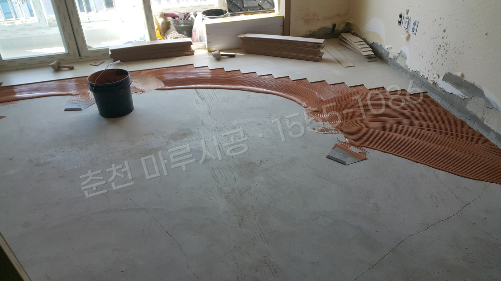 춘천 칠전동 마루바닥 시공업체 한솔 울트라 펄화이트 아파트 시공 중