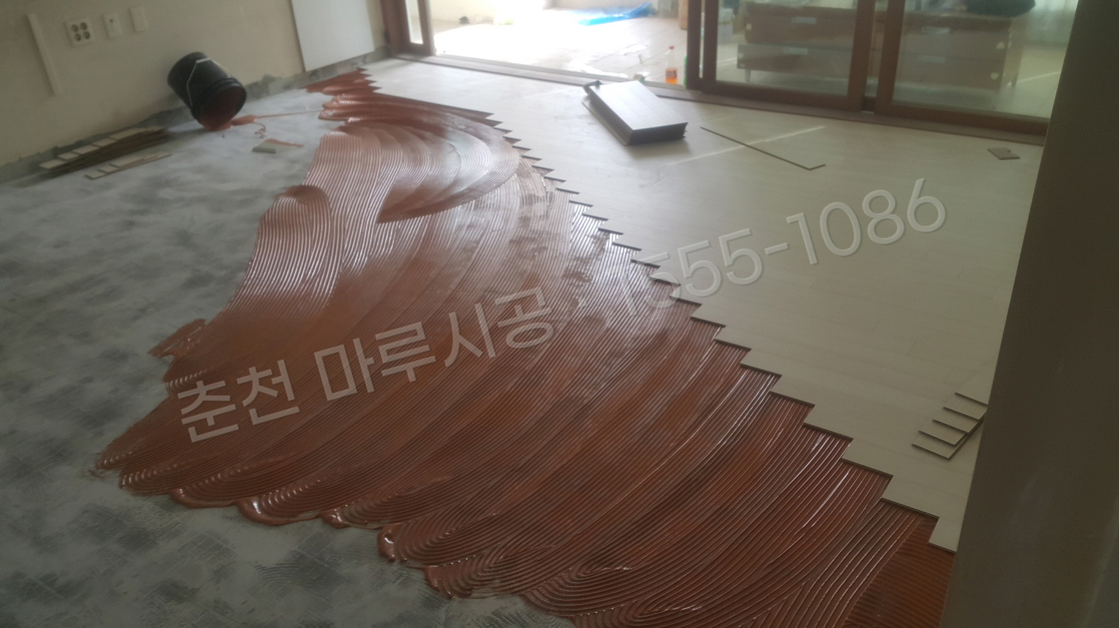 춘천 요선동 한솔 SB 쉬폰화이트 아파트 마루 시공 시공 중