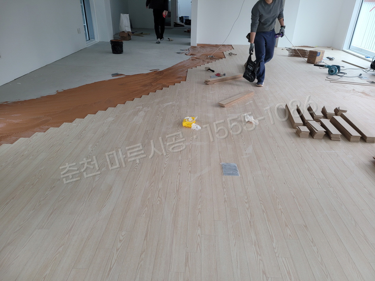 춘천 상가 스타 강마루 화이트애쉬 시공 시공 중