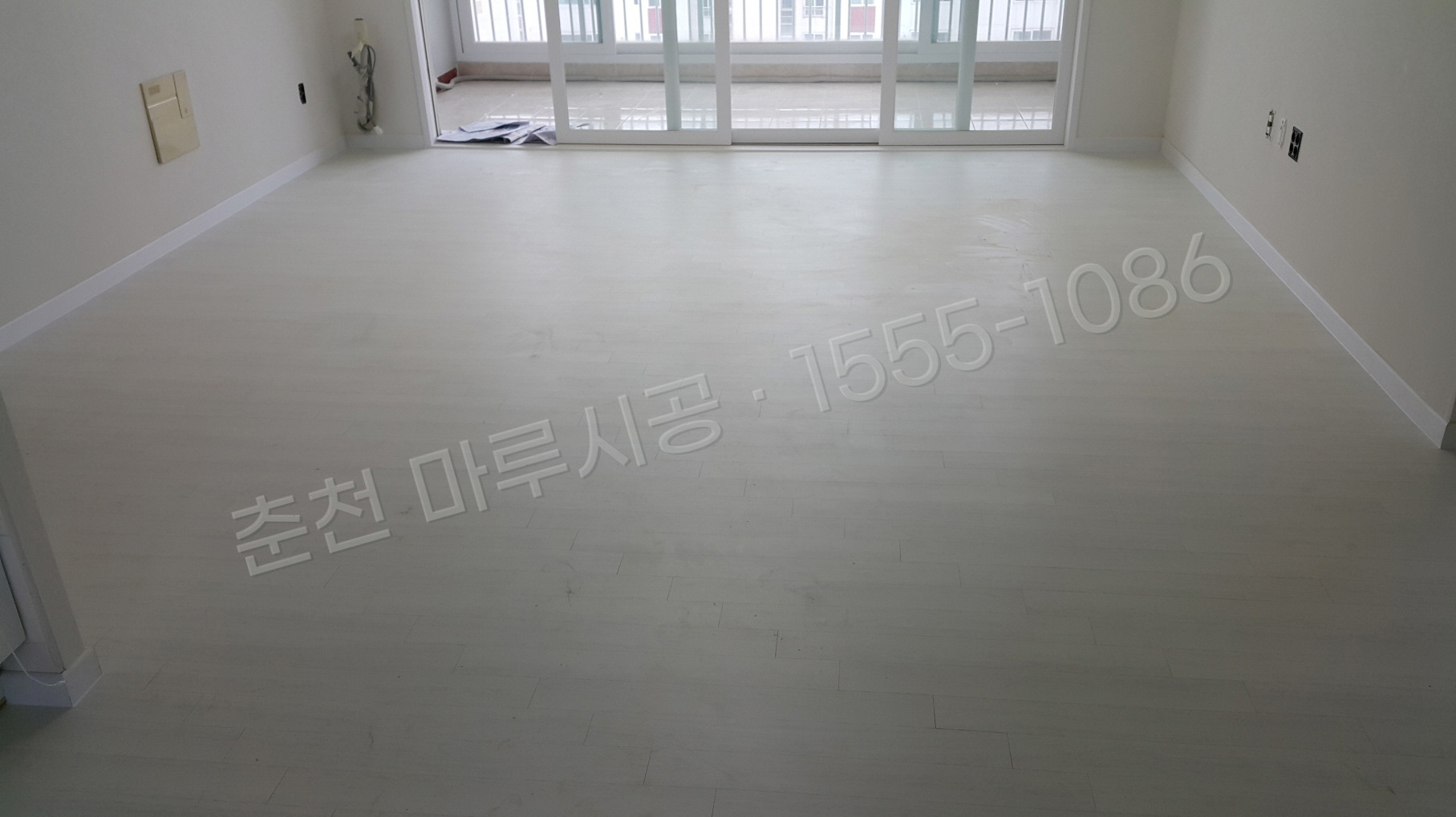 춘천 온의동 이건 세라 스타일리쉬화이트 강마루 시공 시공 후