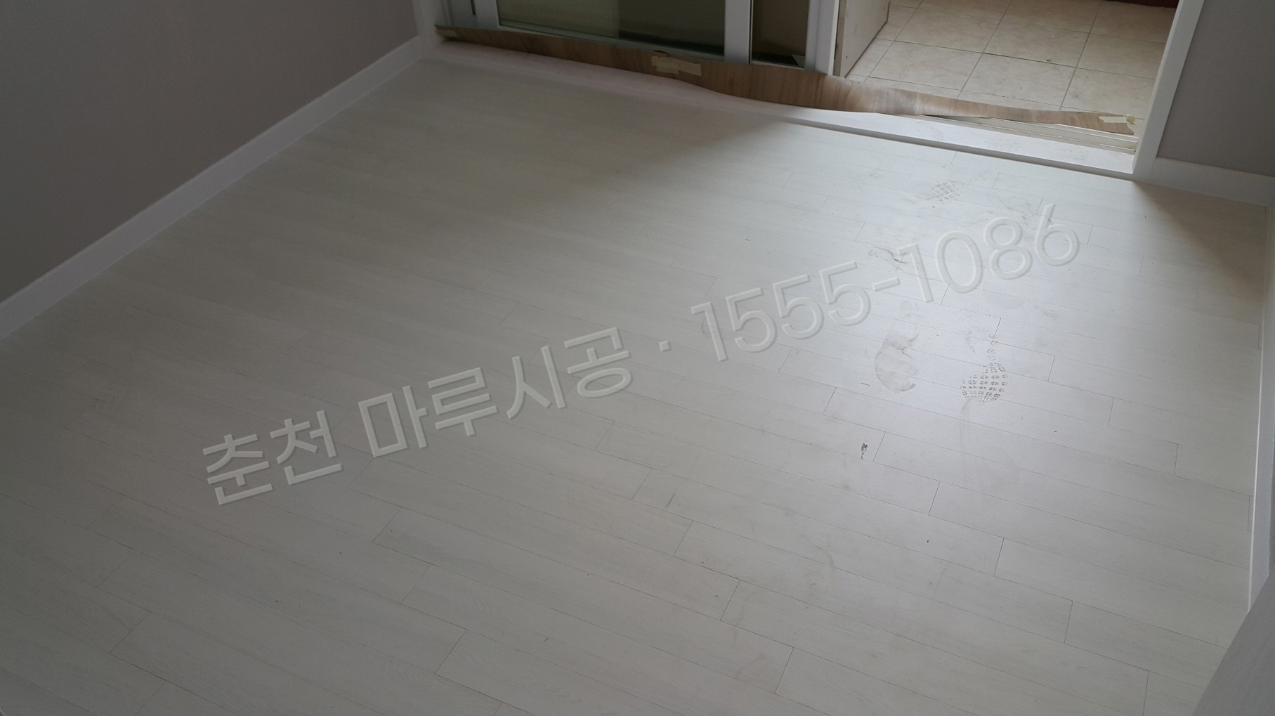 춘천 온의동 이건 세라 스타일리쉬화이트 강마루 시공 시공 후