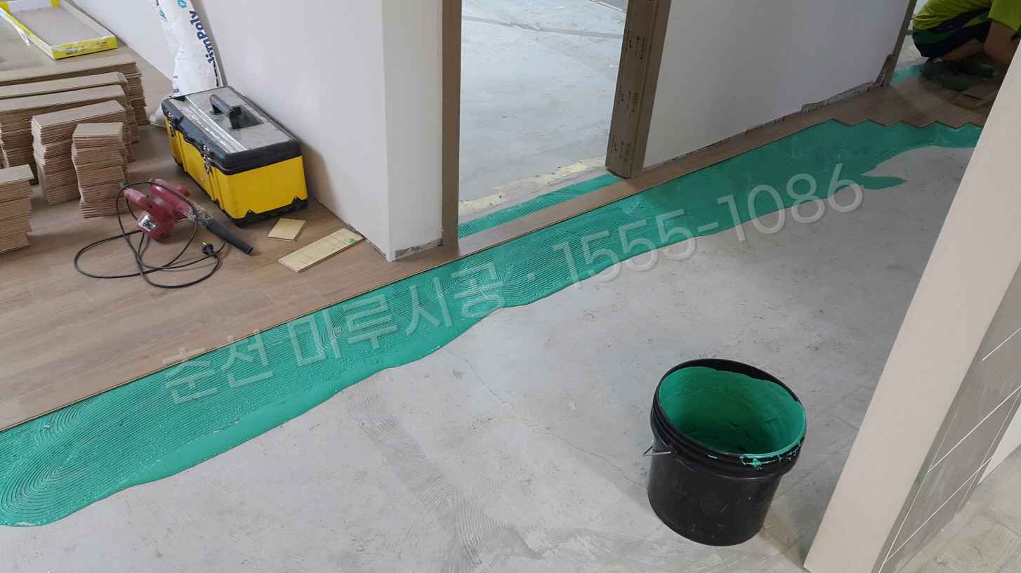 춘천 동면 한솔 울트라 로얄오크 강마루 시공 시공 중