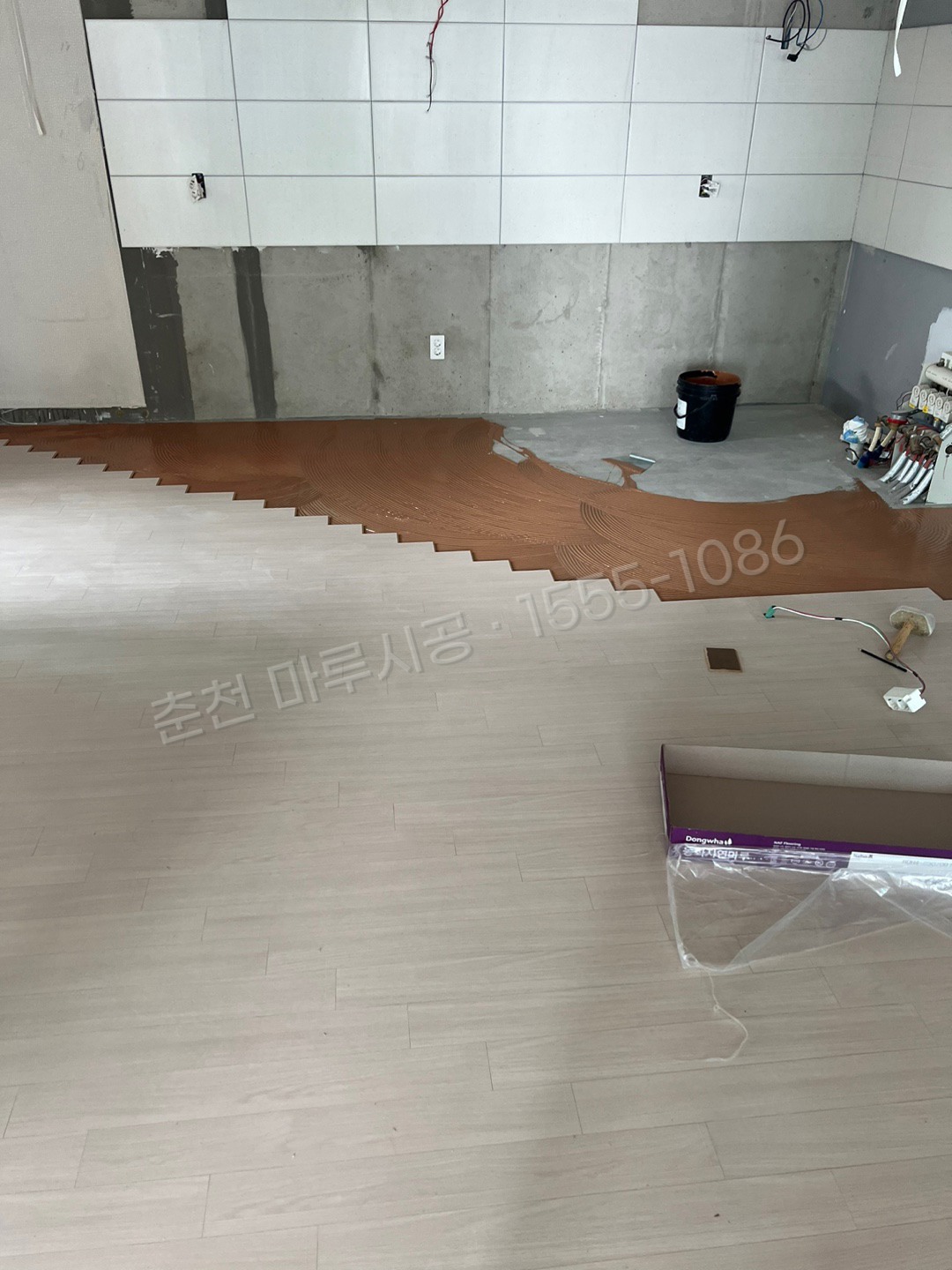 춘천 중앙로2가 동화 나투스진 퓨어크림 아파트 마루 시공 시공 중