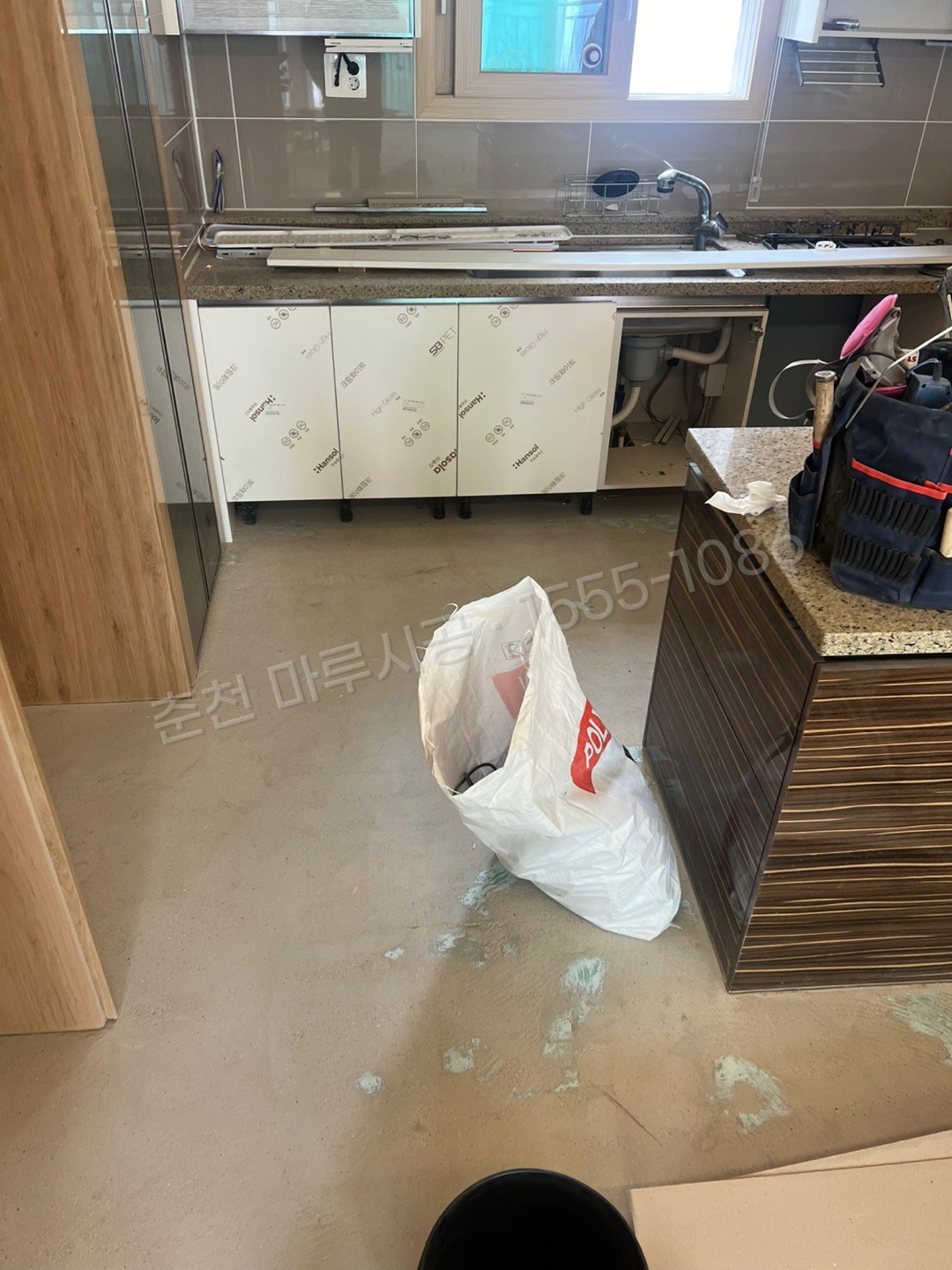 춘천 소양로3가 마루바닥 시공업체 디앤메종 식스팩3.5 쉐넌화이트 아파트 시공 중
